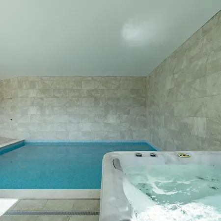 Marina View 5 With Pool By Homing Lagos